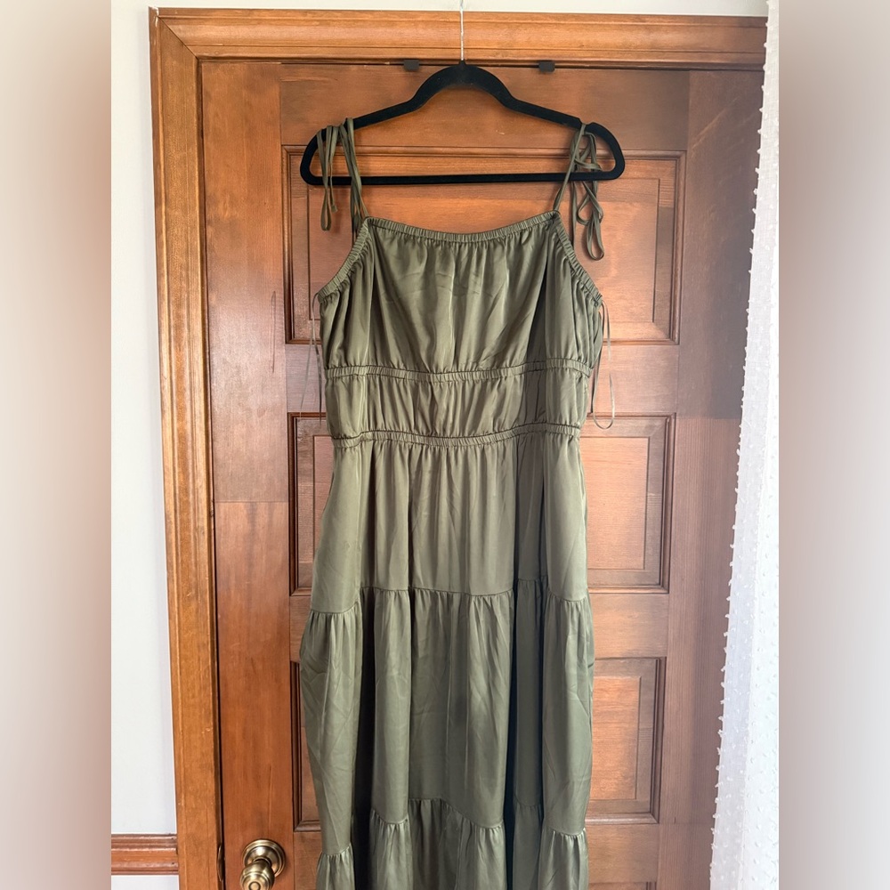 Express Green Satin Tiered Maxi Dress - Picture 4 of 8